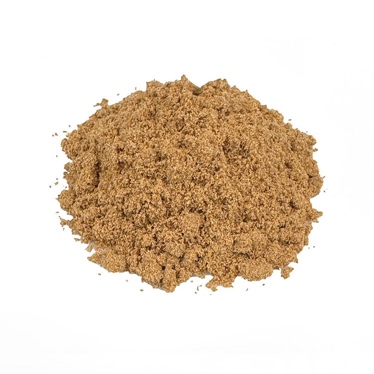 Ein kleiner Haufen Bio Koriander gemahlen. Der Bio-Koriander hat eine braune Farbe. Es sieht sehr lecker aus.
