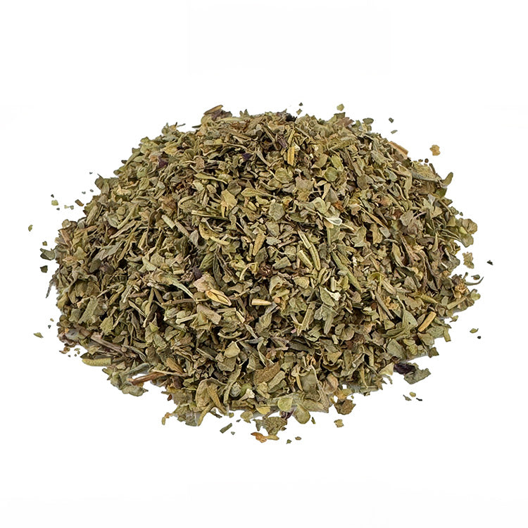 Ein kleiner Haufen Bio Italienische Kräuter. Die Bio Kräuter- und Gewürzmischung hat eine grüne Farbe. Die Gewürze sind gut zu erkennen. Es sieht sehr lecker aus.