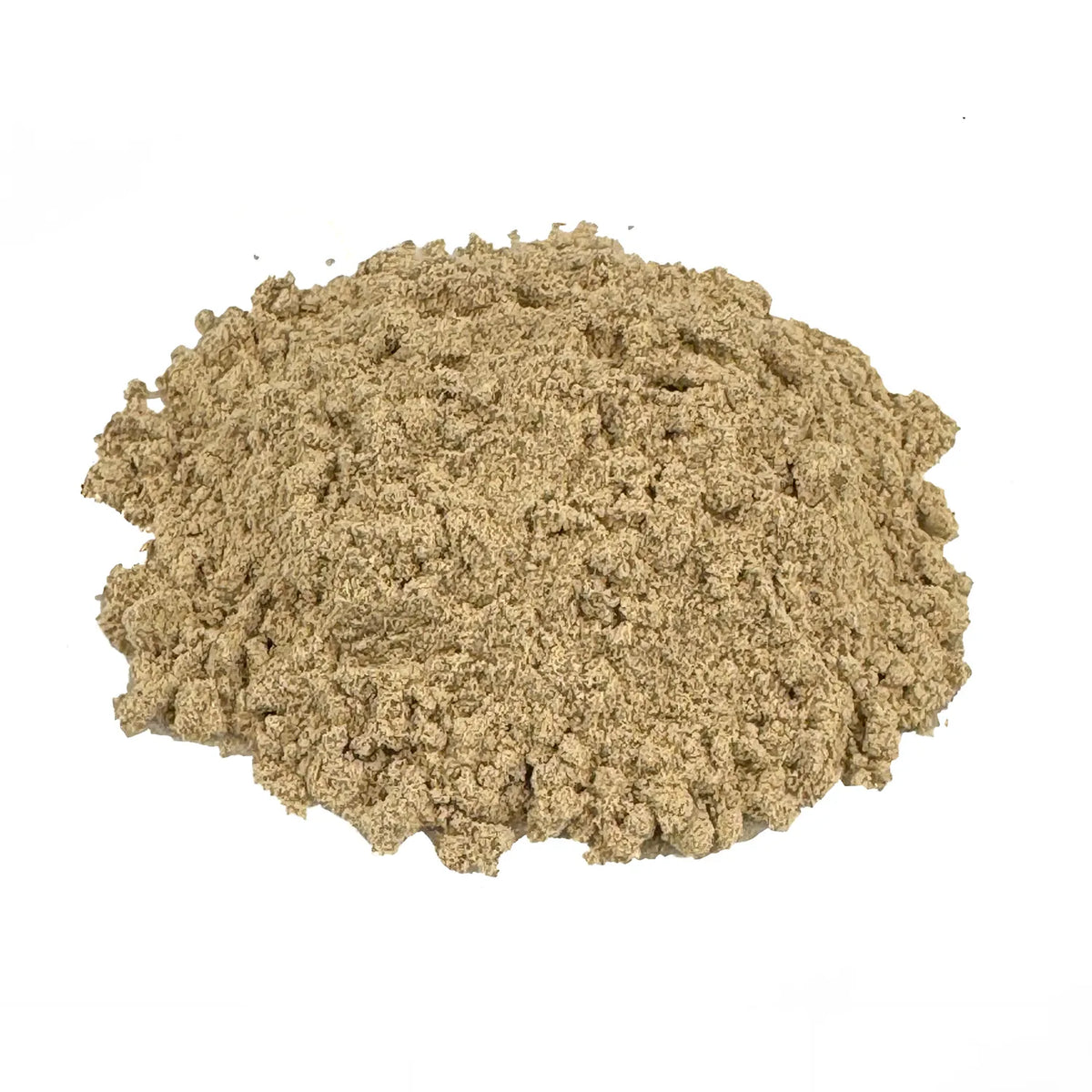 Ein kleiner Haufen Bio Kardamom mit Schale gemahlen. Der Bio-Kardamom hat einen hellen Oker-Farbton. Es sieht sehr lecker aus.