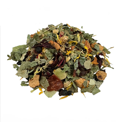 Früchtetee Wildberry Bio. Der Bio-Früchtetee hat eine grüne, orange und bräunliche Farbe. Die einzelnen Zutaten sind gut zu erkennen. Er sieht sehr lecker aus.