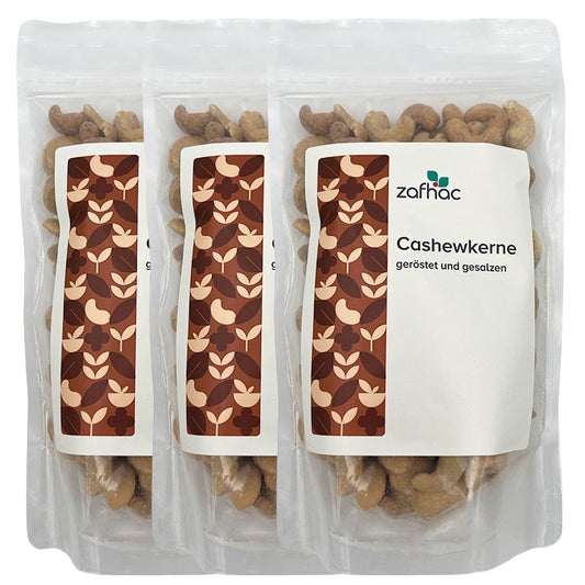 Durchsichtige Verpackung mit Aufschrift „Cashewkerne geröstet und gesalzen"